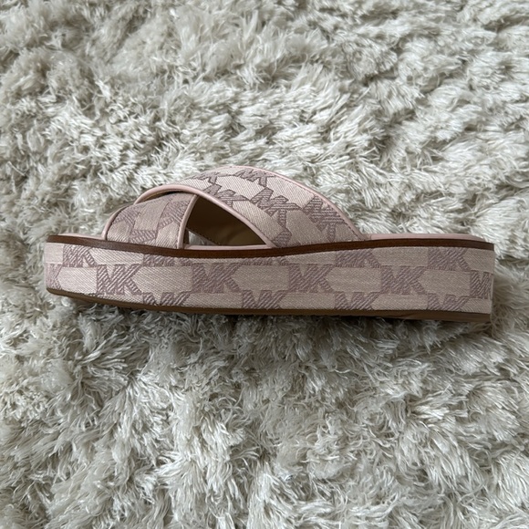 Michael Kors Women's Pink Slide Sandals-new✨ - Picture 3 of 7